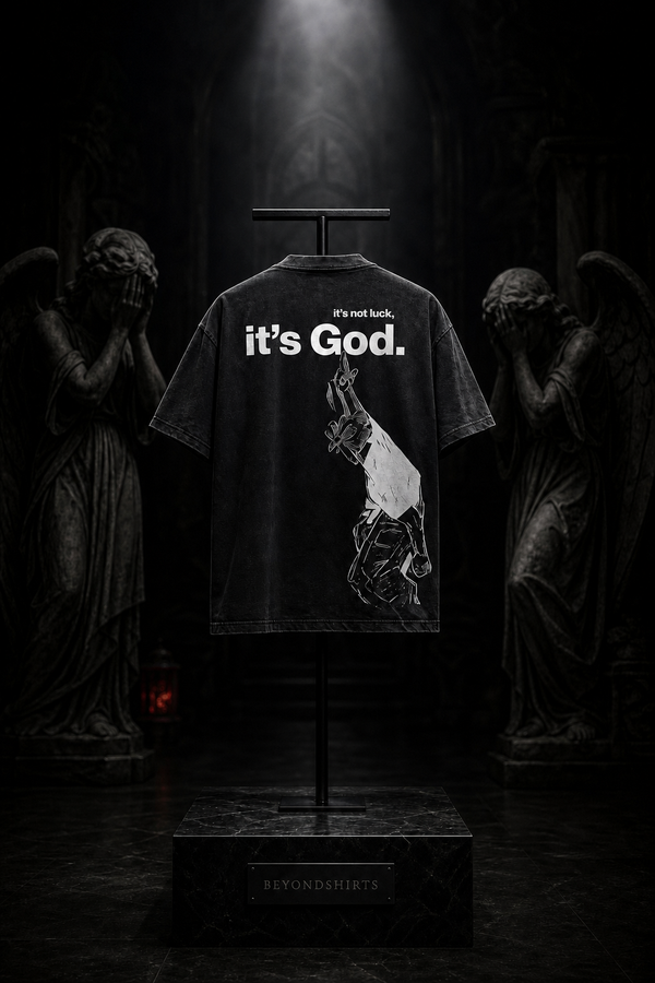 Camiseta Gojo — "It's God" · Jujutsu Kaisen