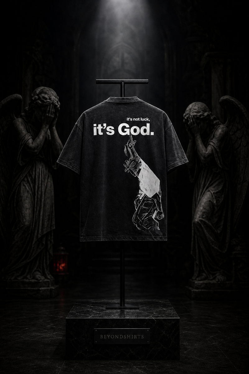 Camiseta Gojo — "It's God" · Jujutsu Kaisen